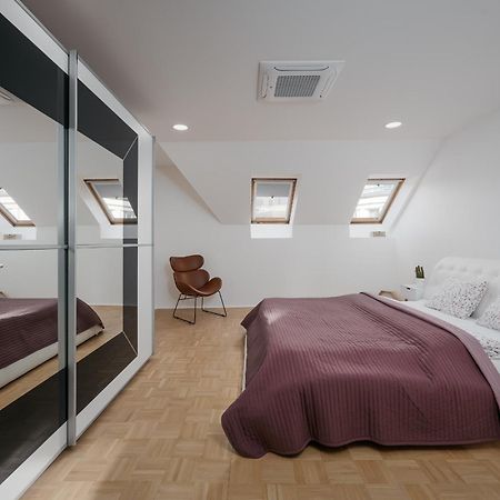 Dot 3 Bdr Apartment With Tyn Cathedral View & Ac Praha Eksteriør bilde