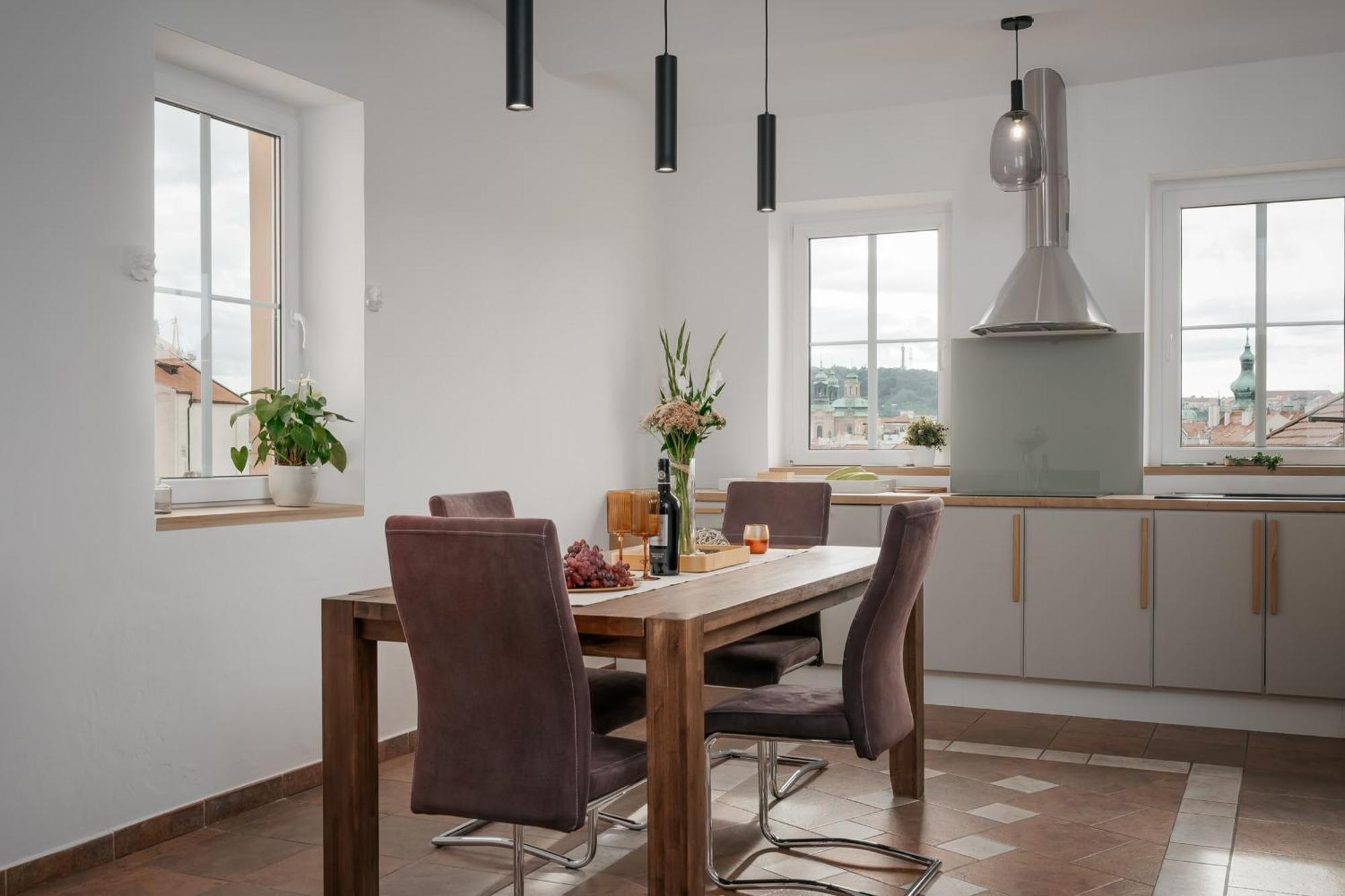 Dot 3 Bdr Apartment With Tyn Cathedral View & Ac Praha Eksteriør bilde